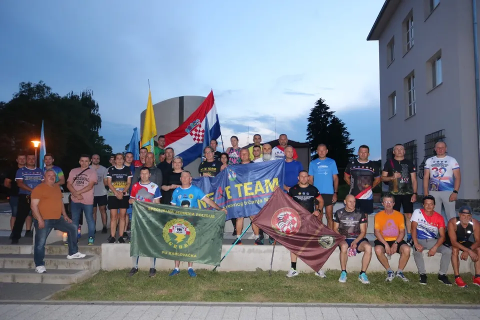 Fotografija uz članak „6. MEMORIJALNI ULTRAMARATON "OD VELIKOG DO MALOG VUKOVARA" Odali počast poginulim braniteljima“