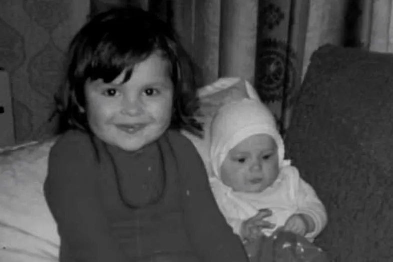 1. sa sestrom dobro c b