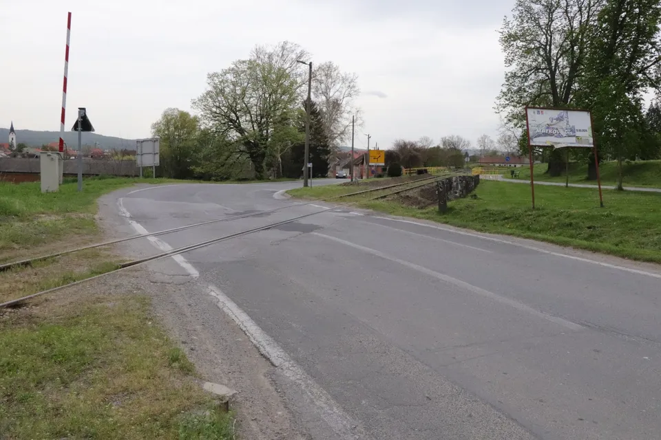 Fotografija uz članak „PRIVREMENA REGULACIJA PROMETA 22. travnja sanacija željezničke pruge“