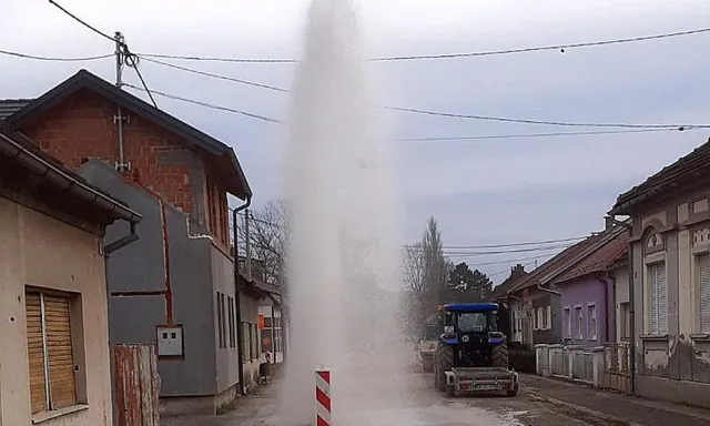 Fotografija uz članak „PROBLEMI U BOLNIČKOJ Vodoskok od deset metara!“