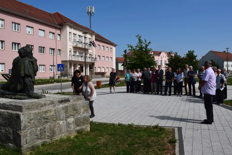 Fotografija uz članak „POVODOM DANA ANTIFAŠIZMA Odana počast svim žrtvama iz NOB-a“