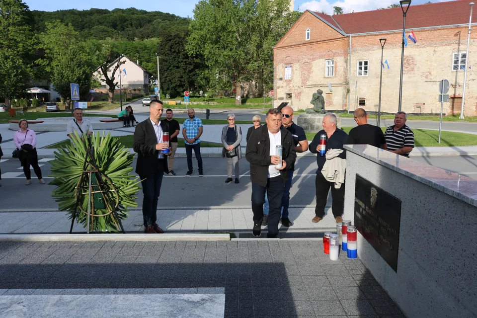 Fotografija uz članak „POVODOM DANA DRŽAVNOSTI Odana počast polaganjem vijenaca“