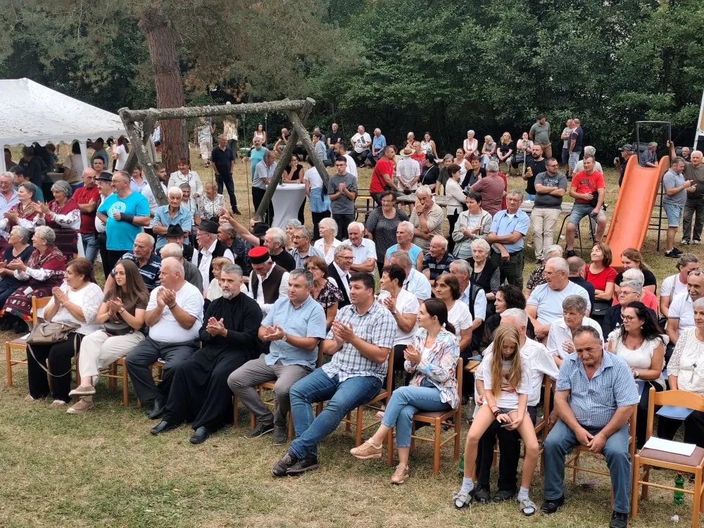 Fotografija uz članak „Pjesma koja povezuje krajeve i ljude - treći Susreti pjevačkih grupa u Gornjoj Šumetlici“