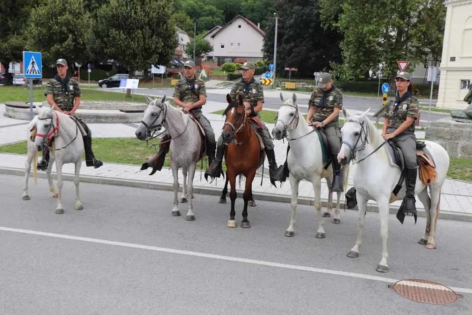 Fotografija uz članak „29. KONJIČKI MARATON ARAPSKIH KONJA Povodom Oluje posjetili Pakrac“