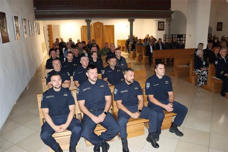 Fotografija uz članak „OBILJEŽEN DAN POLICIJE Šoštarić promaknut u samostalnog policijskog inspektora“