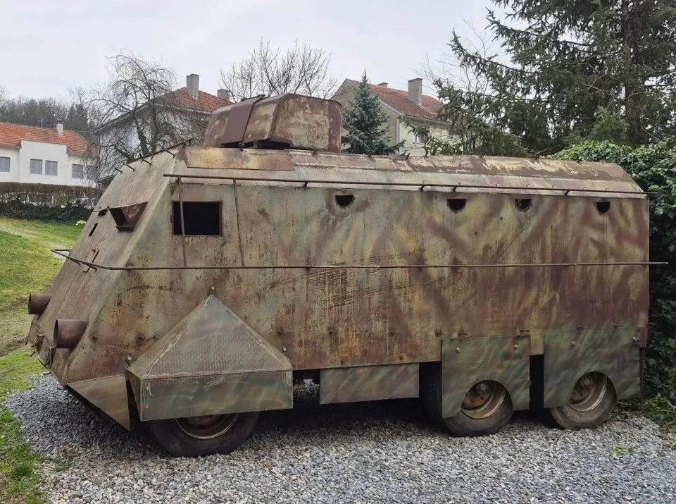 Fotografija uz članak „MUZEJ VOJNE I RATNE POVIJESTI Kutinsko improvizirano oklopno vozilo KT-BT-001“