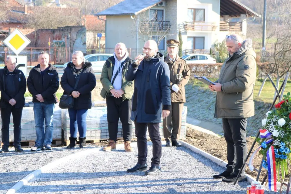 Fotografija uz članak „Polaganjem vijenaca i mimohodom obilježena 34. godišnjica akcije „Alfa““