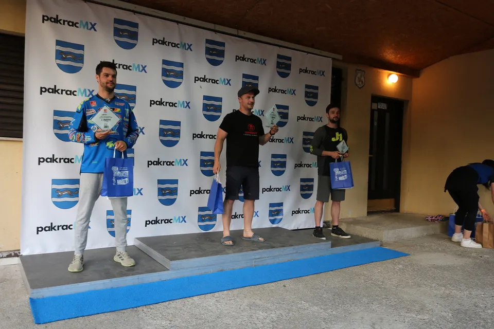 Fotografija uz članak „MOTOCROSS UTRKA BLJESAK U briljantnim duelima Lenčeu pobjeda izmakla za 13 stotinki, braća Tessari na postolju“