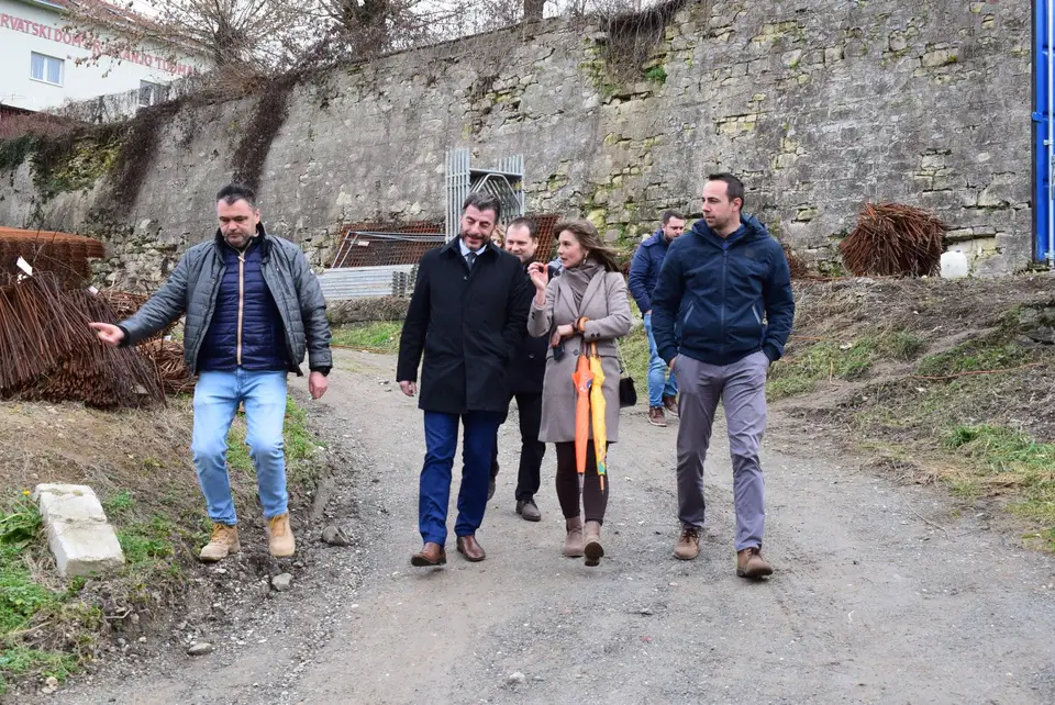 Fotografija uz članak „RADNI POSJET: D. Jelić i gradska delegacija obišli Spahijski i objekt Prve Zemaljske umobolnice“