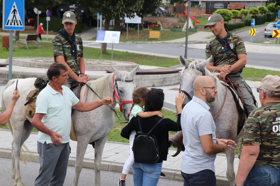 Fotografija uz članak „29. KONJIČKI MARATON ARAPSKIH KONJA Povodom Oluje posjetili Pakrac“
