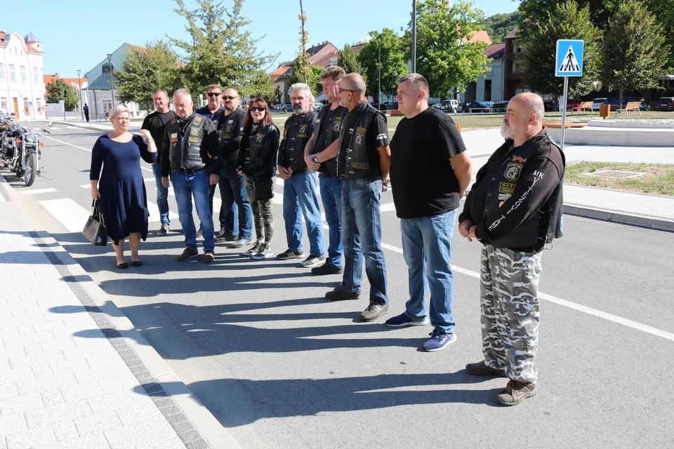 Fotografija uz članak „'VITEZOVI' OBNOVILI FOKIN SPOMENIK "Mali doprinos našem ratnom zapovjedniku i prijatelju"“
