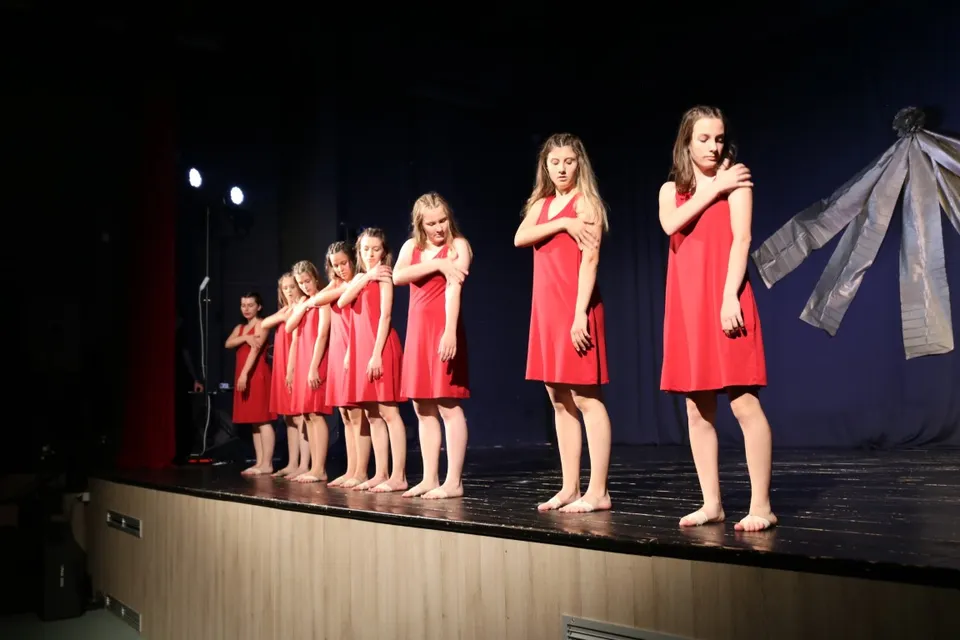 Fotografija uz članak „PLESNI KLUB DOLCE PAKRAC-LIPIK Plesom očarali ispunjenu kino dvoranu“