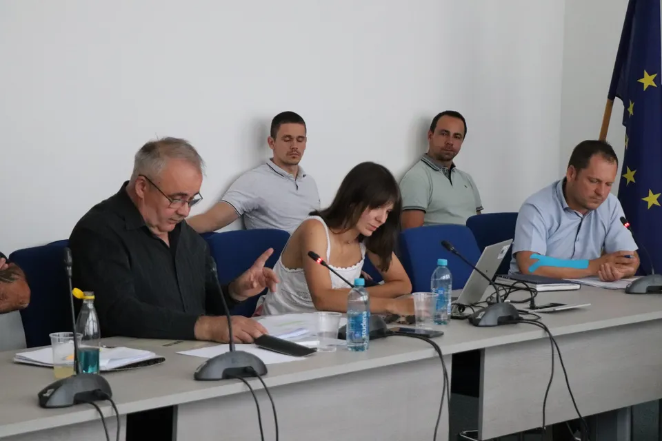 Fotografija uz članak „GRADSKO VIJEĆE Pogreška u odluci o cijeni otpada i rasprava o gradskim kreditima obilježili sjednicu“