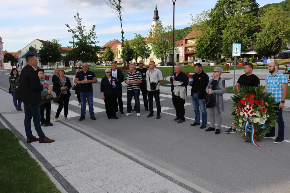 Fotografija uz članak „POVODOM DANA DRŽAVNOSTI Odana počast polaganjem vijenaca“