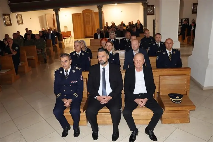 Fotografija uz članak „OBILJEŽEN DAN POLICIJE Šoštarić promaknut u samostalnog policijskog inspektora“