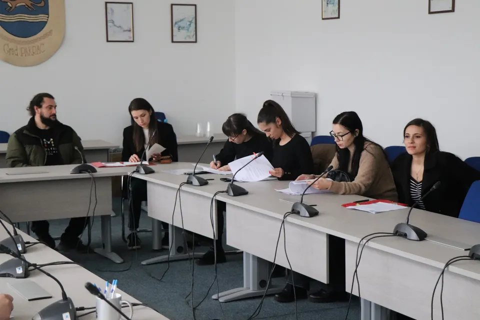 Fotografija uz članak „GRAD PAKRAC Financijska pomoć za 17 mladih obitelji“