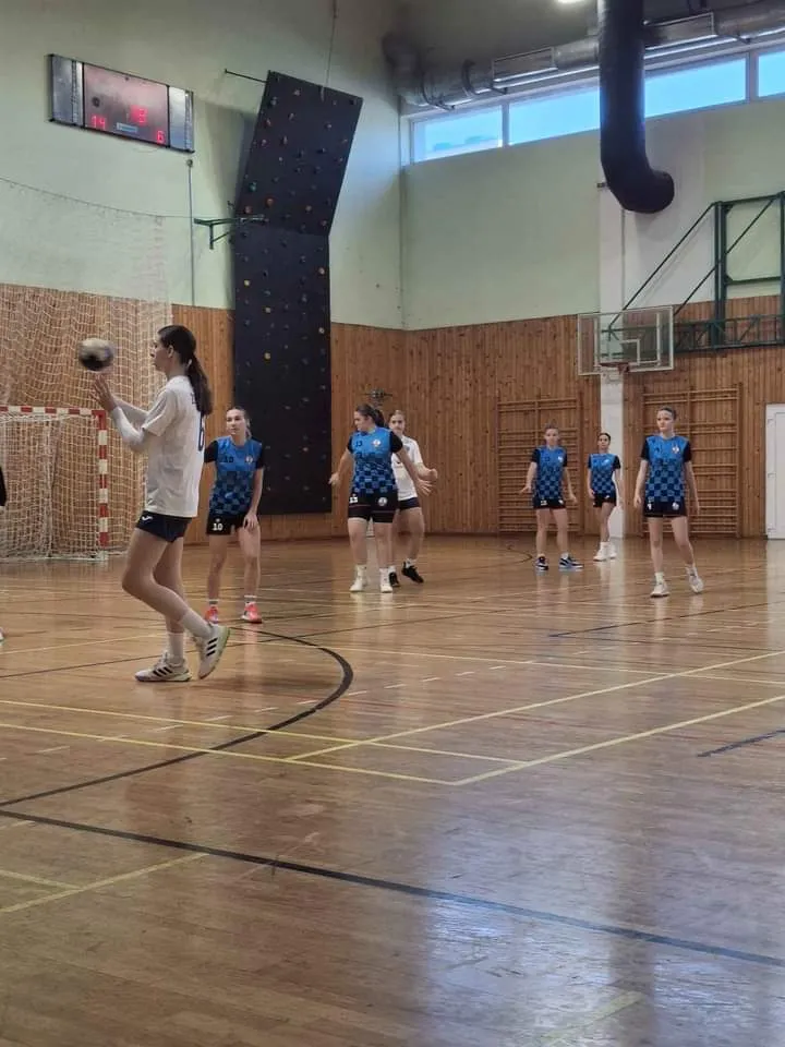 Fotografija uz članak „DVORANSKI SPORTOVI Prvi bodovi rukometaša, odbojkašice poražene“