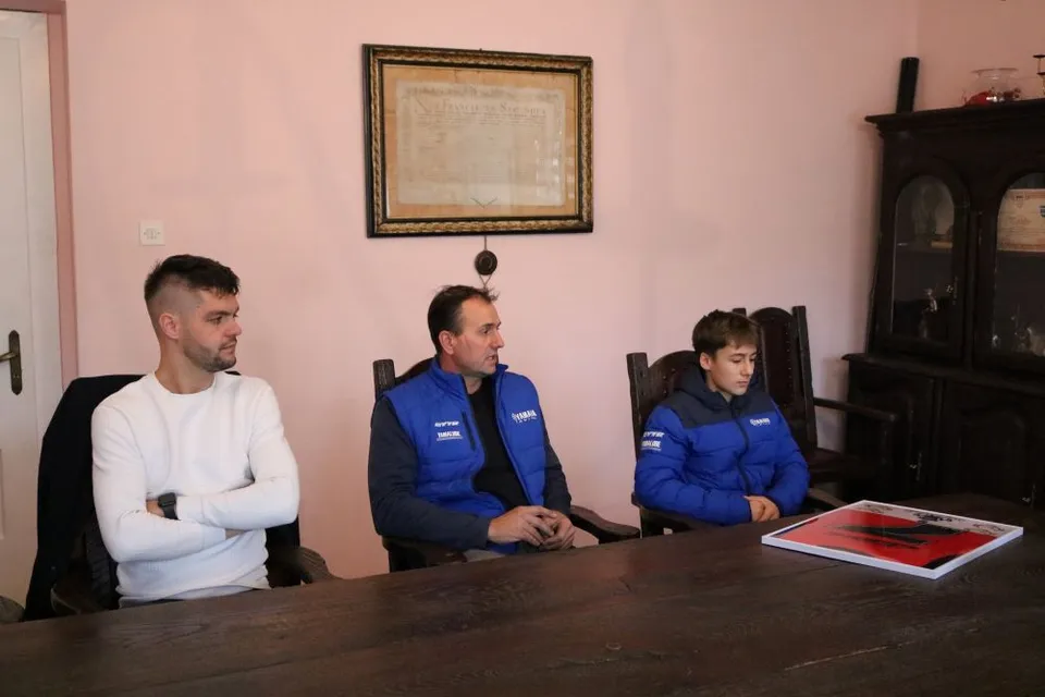 Fotografija uz članak „Gradonačelnik Novinc zahvalio mladim motocross talentima Stefanu Lenčeu i Matiji Tessariju“
