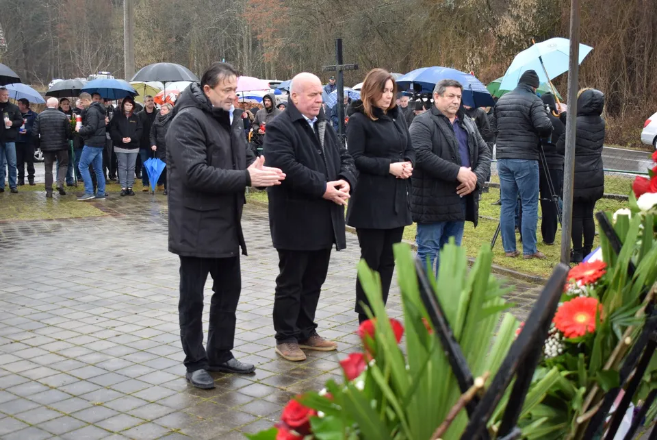 Fotografija uz članak „KOMEMORACIJA NA BUČJU: "Obitelji, ne gubite nadu! Obustava potrage za nestalima nije opcija““