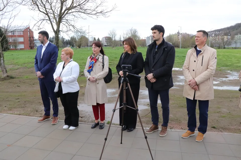 Fotografija uz članak „PAKRACU DVA NOVA TENISKA TERENA Krstanović: "Da svaki grad ima ovakvu situaciju, riješili bismo problem nedostatka sportaša u državi"“