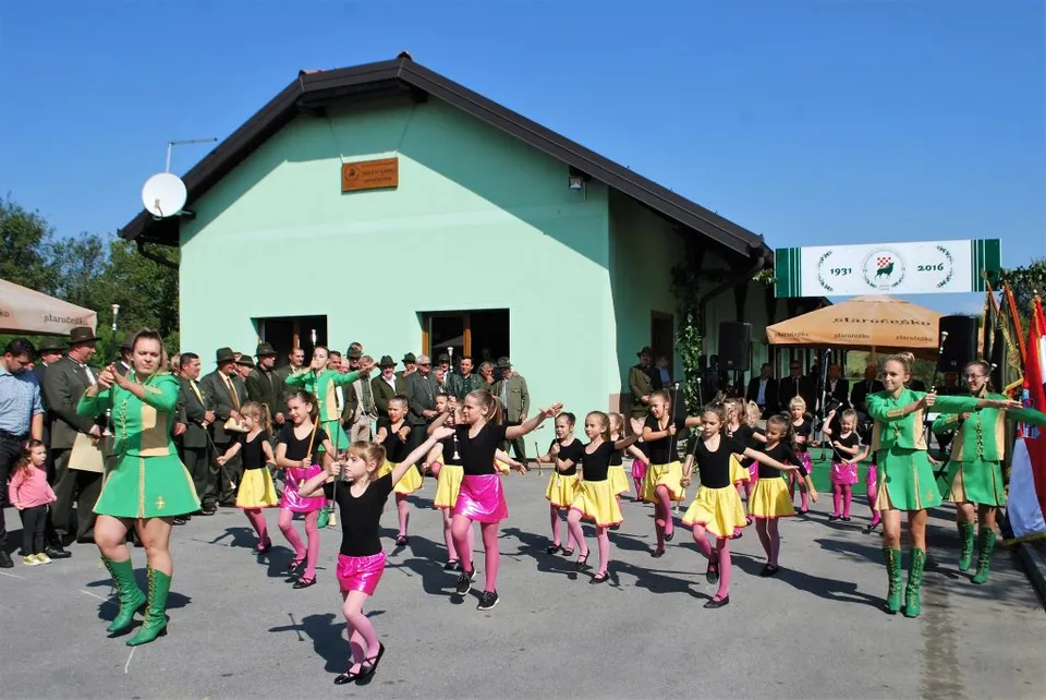 Fotografija uz članak „LOVAČKO DRUŠTVO „JELEN“LIPIK SLAVI: Za 85-ti rođendan izgradili si dom“