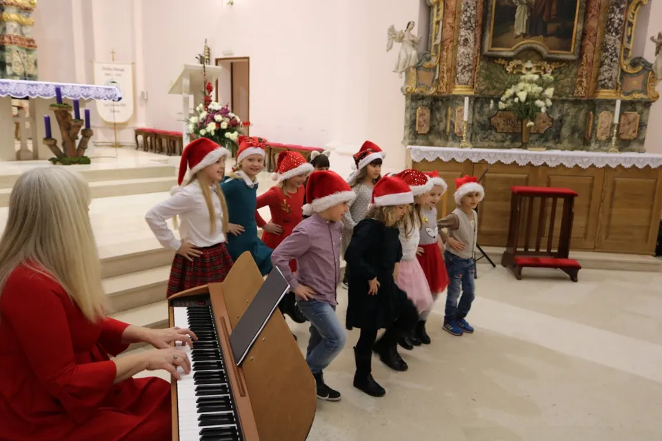 Fotografija uz članak „ADVENT U PAKRACU Najmlađi predstavom i koncertom obilježili blagdan sv. Nikole“