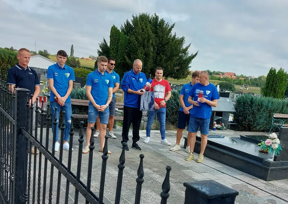 Fotografija uz članak „MEMORIJALNI NOGOMETNI TURNIR U finalu Hajduk protiv Lipika“