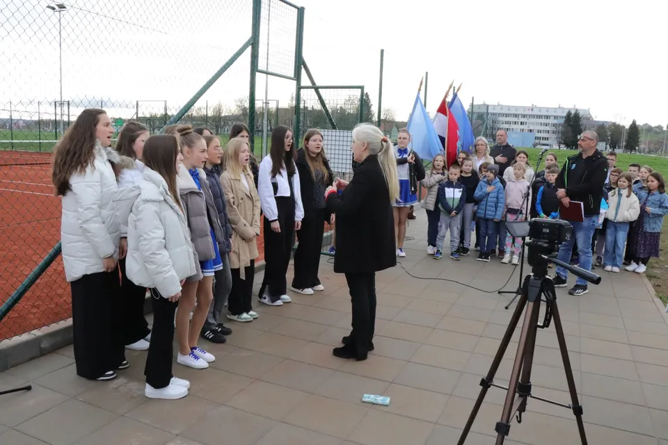 Fotografija uz članak „PAKRACU DVA NOVA TENISKA TERENA Krstanović: "Da svaki grad ima ovakvu situaciju, riješili bismo problem nedostatka sportaša u državi"“