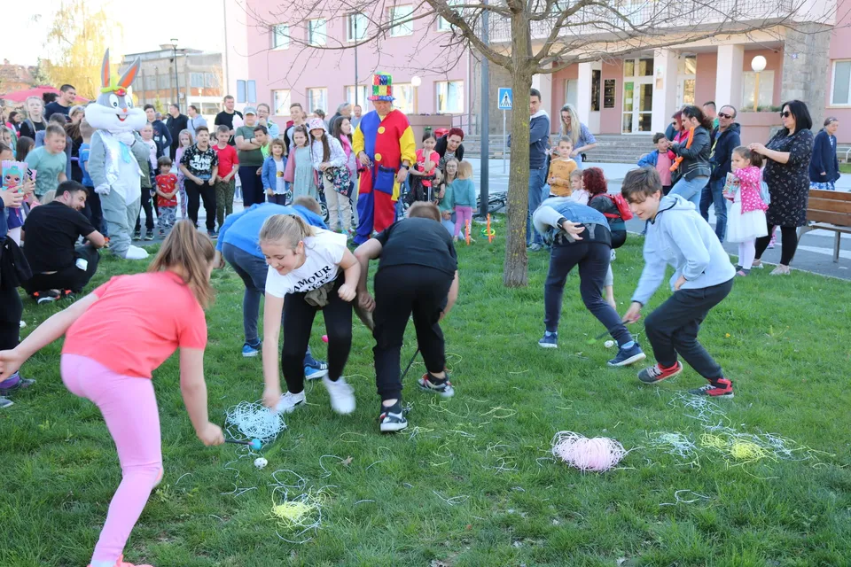 Fotografija uz članak „ODRŽANA POTRAGA ZA PISANICAMA Prava dječja poslastica uoči Uskrsa“