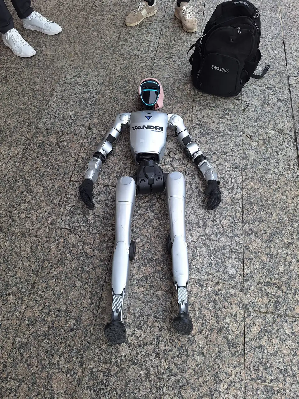 Fotografija uz članak „U Pakracu predstavljena Tonka, prva humanoidna robotica u Hrvatskoj - Jesmo li spremni za „nove sugrađane“?“