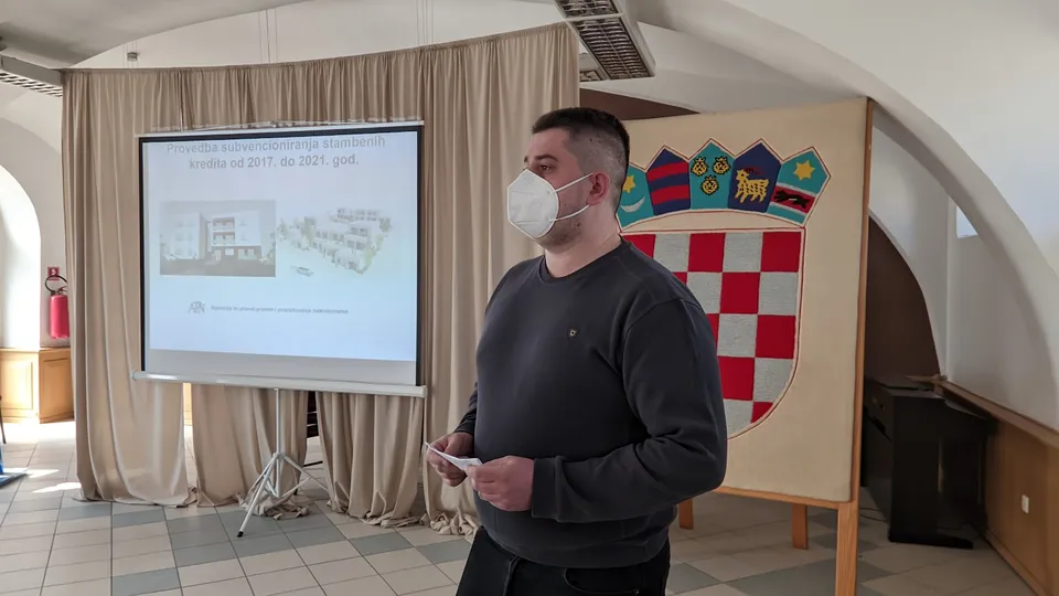 Fotografija uz članak „SAVJET MLADIH / PREZENTACIJA APN KREDITA Pakračkim korisnicima kredita subvencija 42 posto!“