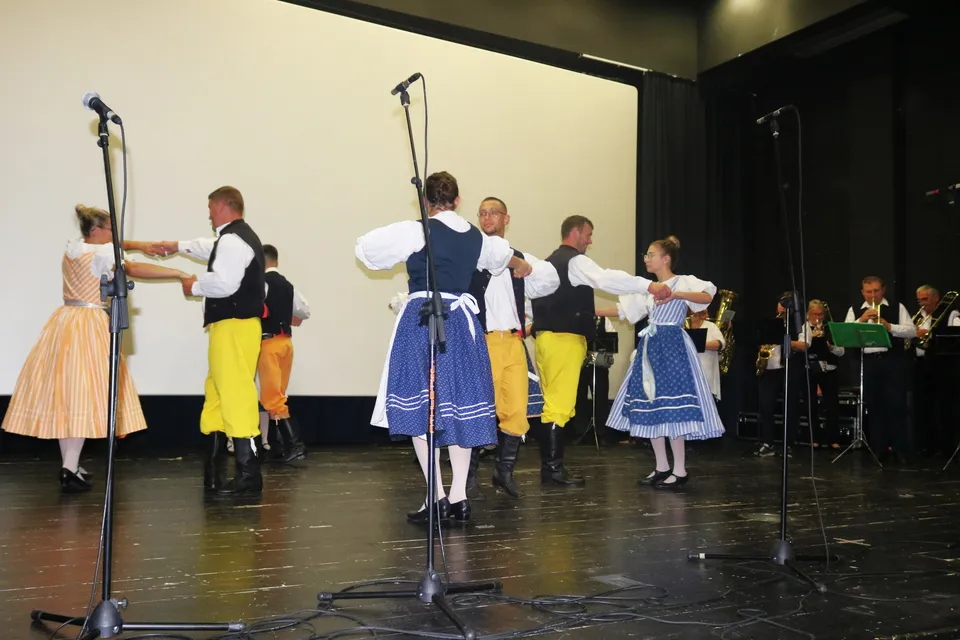 tragom jankovica cesi