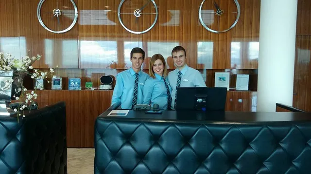 Hotel Royal, rad na recepciji