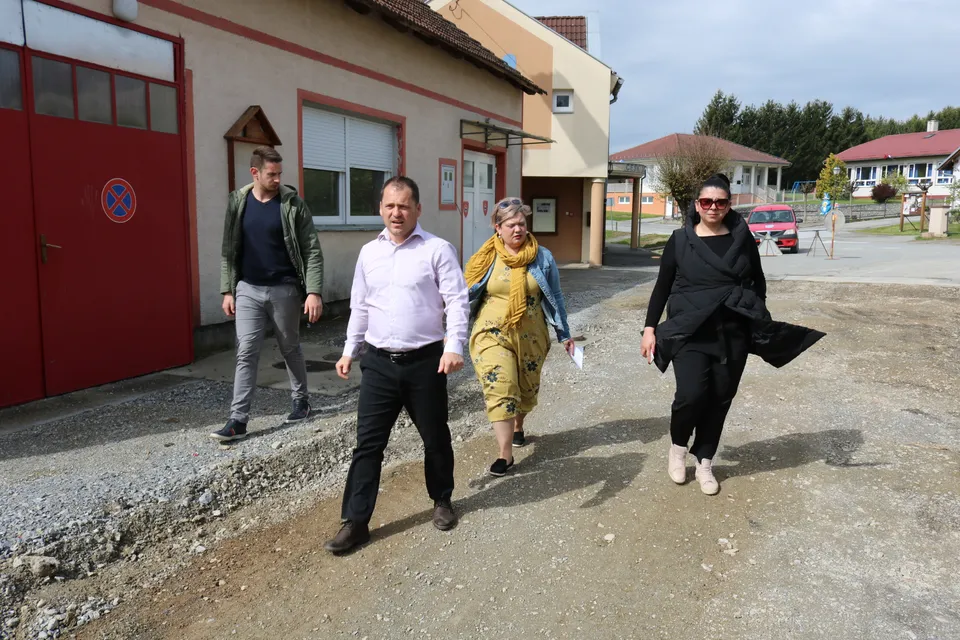 Fotografija uz članak „PETNAESTAK AKTIVNIH GRADILIŠTA NA GRADSKOM PODRUČJU Prva faza značajnih ulaganja u asfaltiranja, sanaciju i rasvjetu“