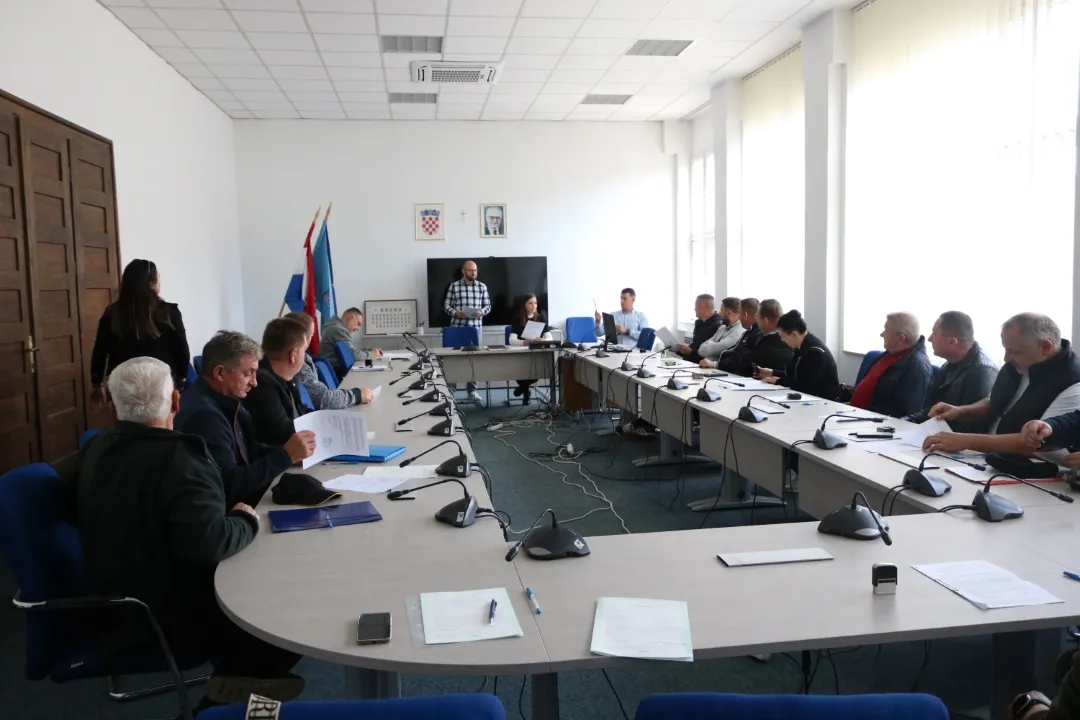Fotografija uz članak „U Pakracu dodijeljeni ugovori poduzetnicima iz Programa poticanja zapošljavanja i razvoja poduzetništva“