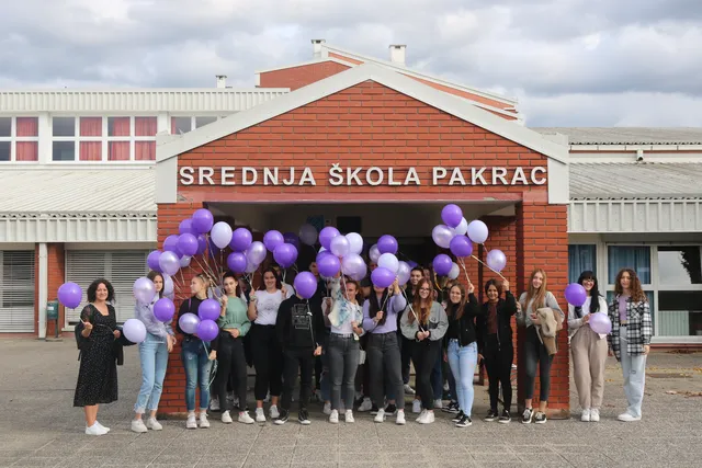Fotografija uz članak „PALIJATIVNI TIM LIPA Šetnja srednjoškolaca za oboljele od Alzeheimera“