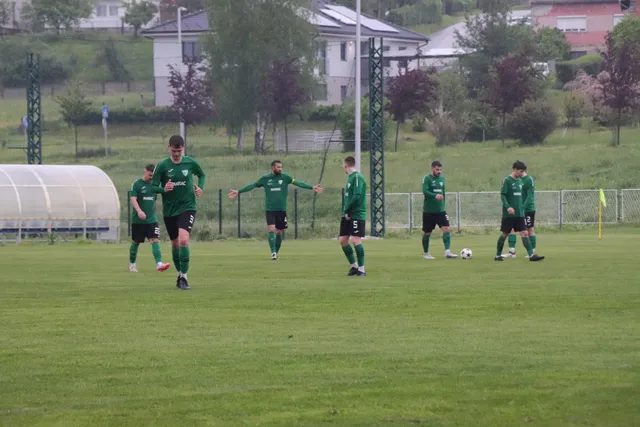 Fotografija uz članak „NOGOMET Poraz Hajduka, Badljevini pripao derbi s Obriježanima“