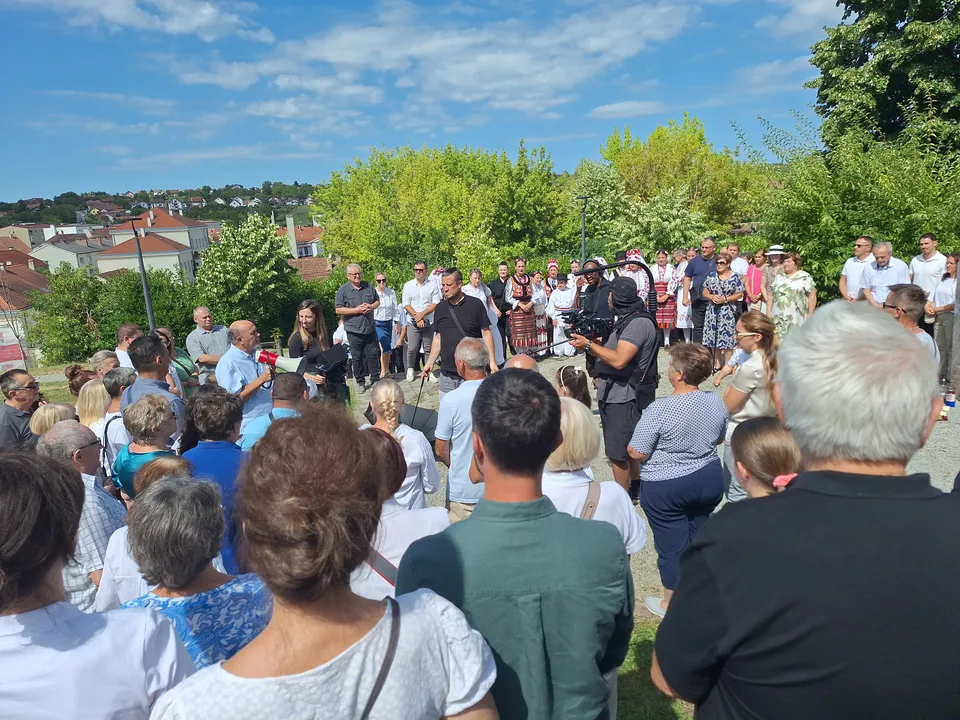 Fotografija uz članak „ZAVRŠNE SCENE „JEZIK NA SMRT“ Redatelj Bušić najavio prijedlog biskupu za proglašenje dr. Šretera mučenikom“