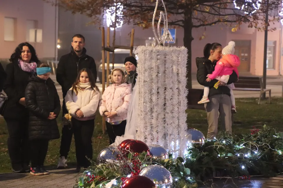 Fotografija uz članak „Paljenje druge adventske svijeće u Pakracu“
