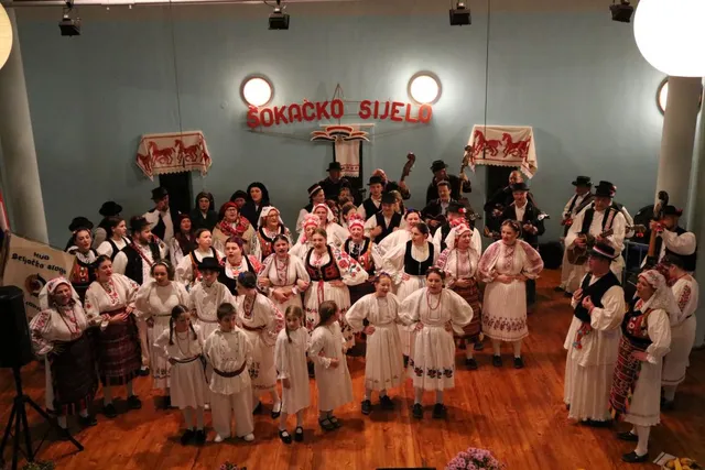 Fotografija uz članak „ŠOKAČKO SIJELO U PREKOPAKRI Večer puna pjesme, običaja i zajedništva“