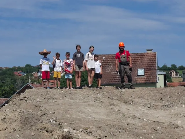 Fotografija uz članak „"COOLTURNO LJETO" Mali arheolozi istraživali tajne Starog grada Pakraca“