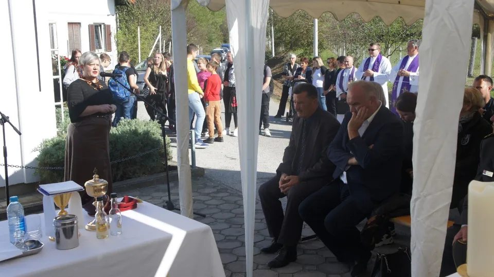 komemoracija tekst prva