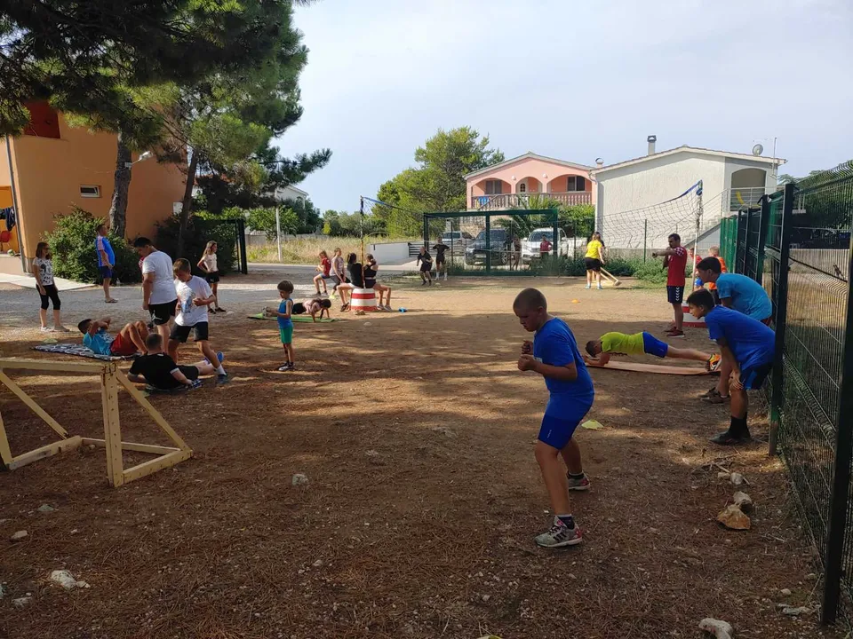 Fotografija uz članak „SPORT I LJETO Mladost LiPe boravi na Viru“