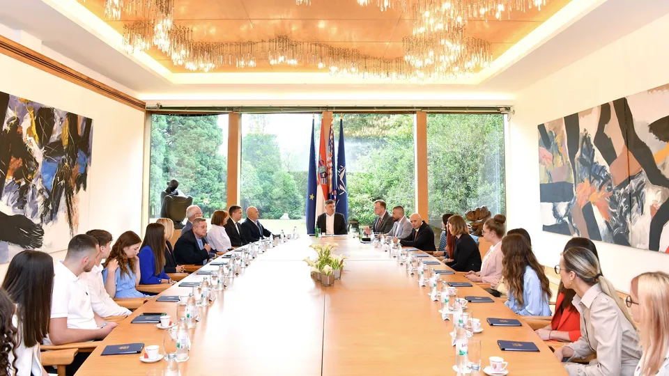 Fotografija uz članak „Brončani Niko Kalvi na prijemu kod predsjednika Zorana Milanovića“