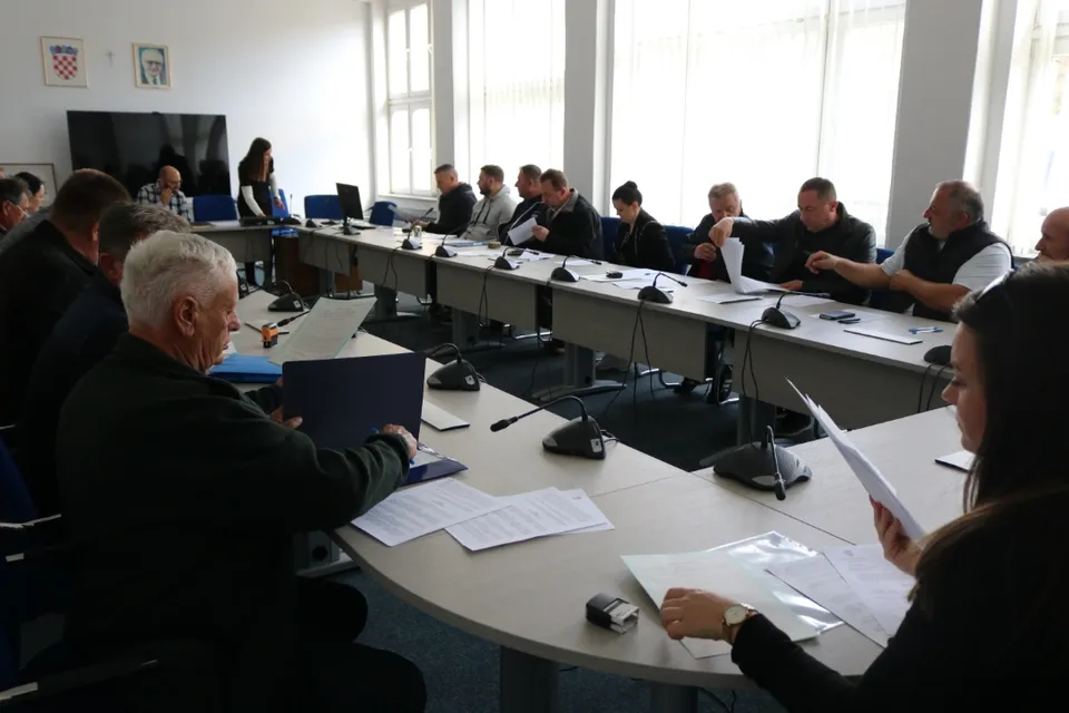 Fotografija uz članak „U Pakracu dodijeljeni ugovori poduzetnicima iz Programa poticanja zapošljavanja i razvoja poduzetništva“