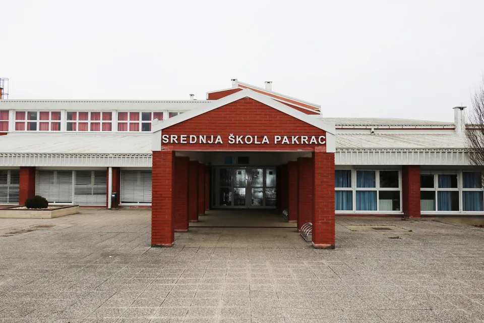 sr škola škola