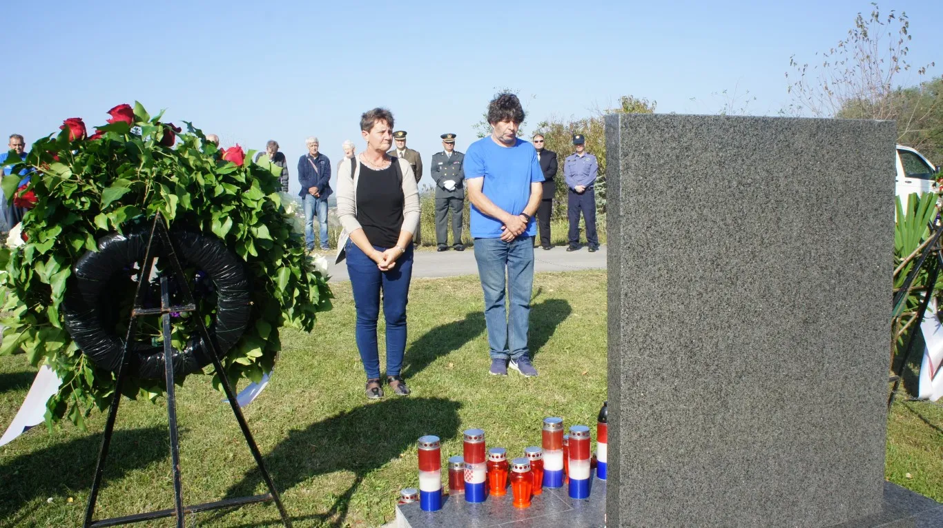 Fotografija uz članak „PAKRAČKI VINOGRADI Obilježena 32. godišnjica stradavanja civila“