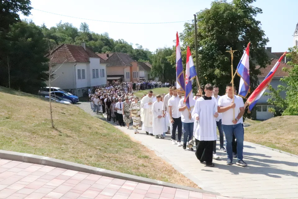 Fotografija uz članak „ŽUPA UZNESENJA BDM PAKRAC Procesijom i svečanom svetom misom vjernici proslavili svetkovinu Velike Gospe“