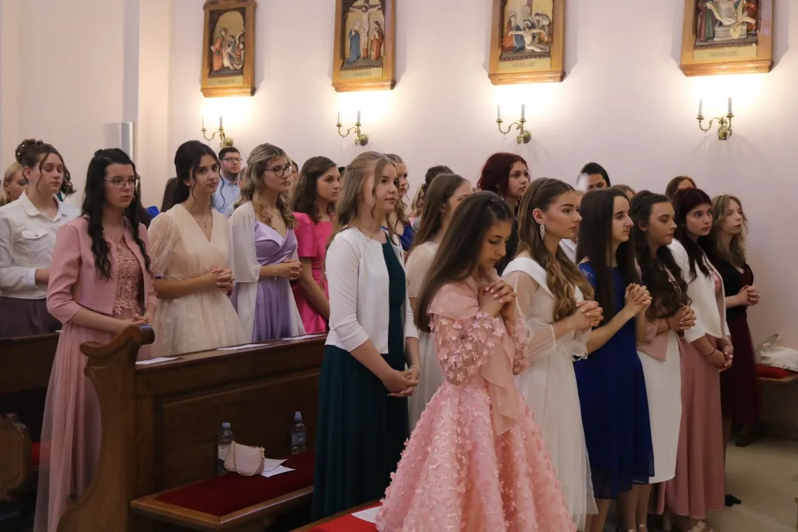 Fotografija uz članak „PAKRAČKA ŽUPA Održano krizmeno slavlje“