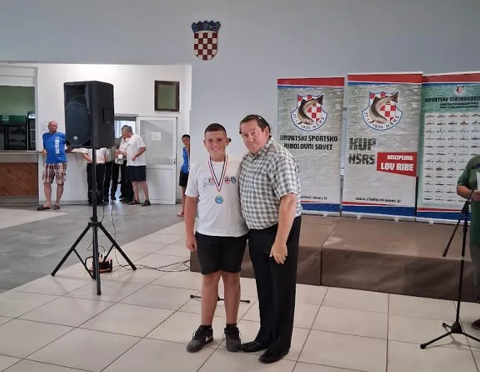 Bez naslovaa